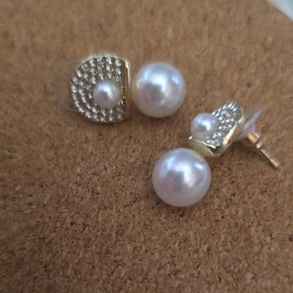 Elegant Pearl and Crystal Stud Earrings